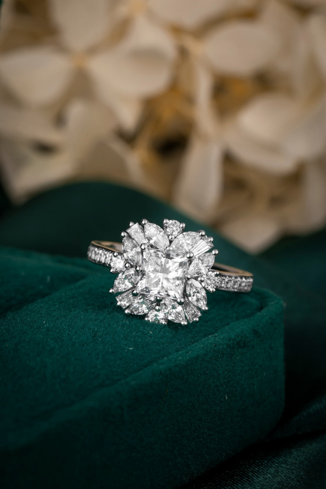 PT900 鉑金培育鑽石戒指 0.95ct - 主石配副石奢華款 13 號 (ZBR0223)