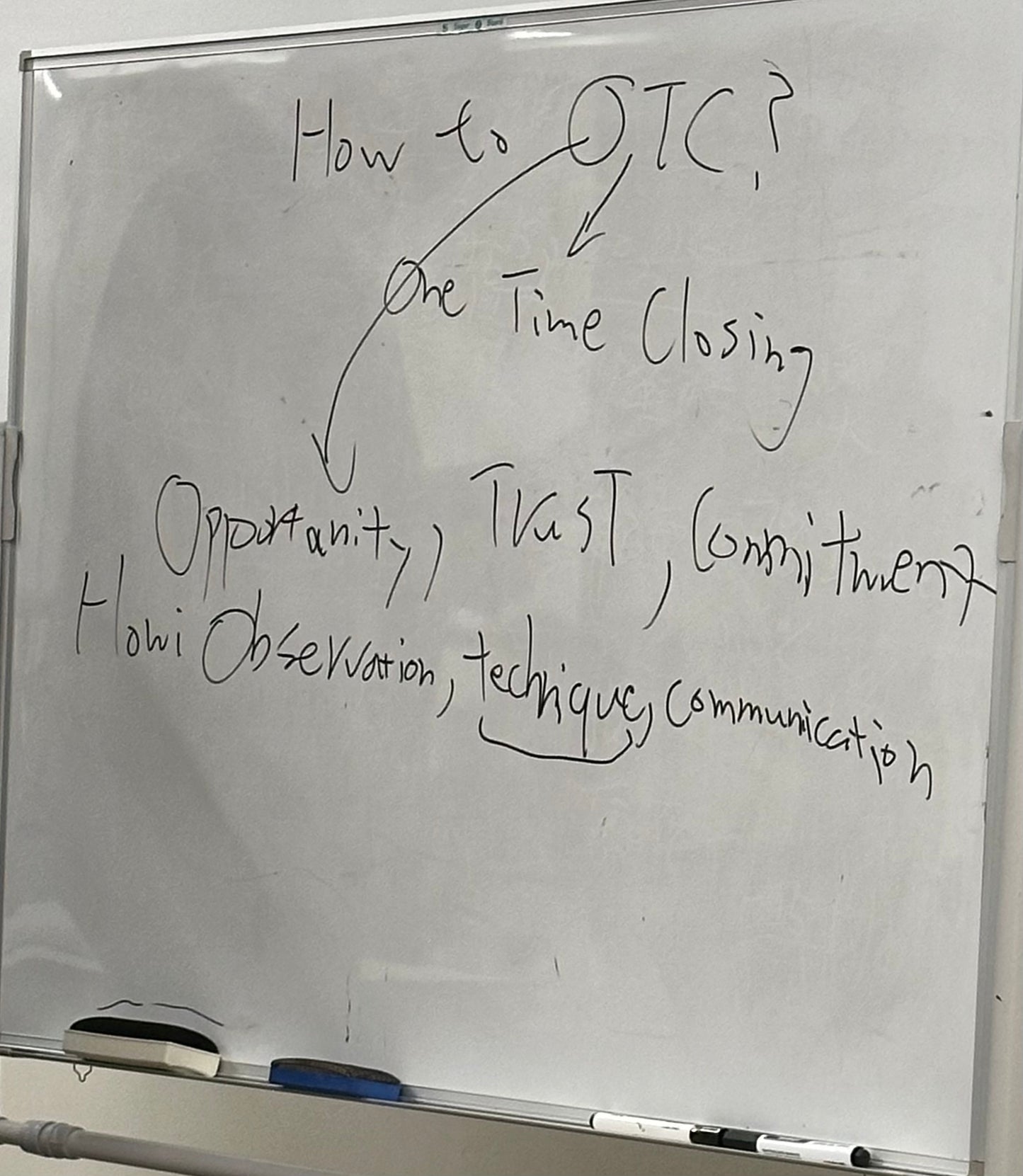 立方鋯石大蛋可調節戒指 | 金色銀色可選 | 時尚閃亮設計