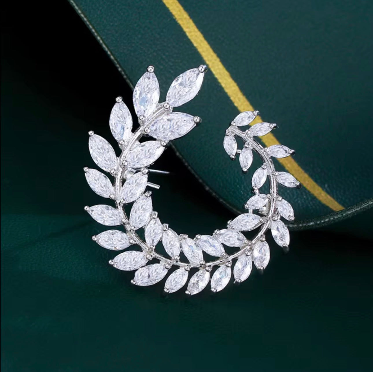女性奢華橄欖枝葉胸針 - 立方鋯石水晶圍巾扣