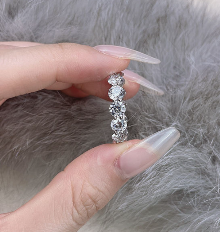 925純銀 5mm 方晶鋯石永恒戒指 | 訂婚結婚戒帶 | 輕奢精緻珠寶