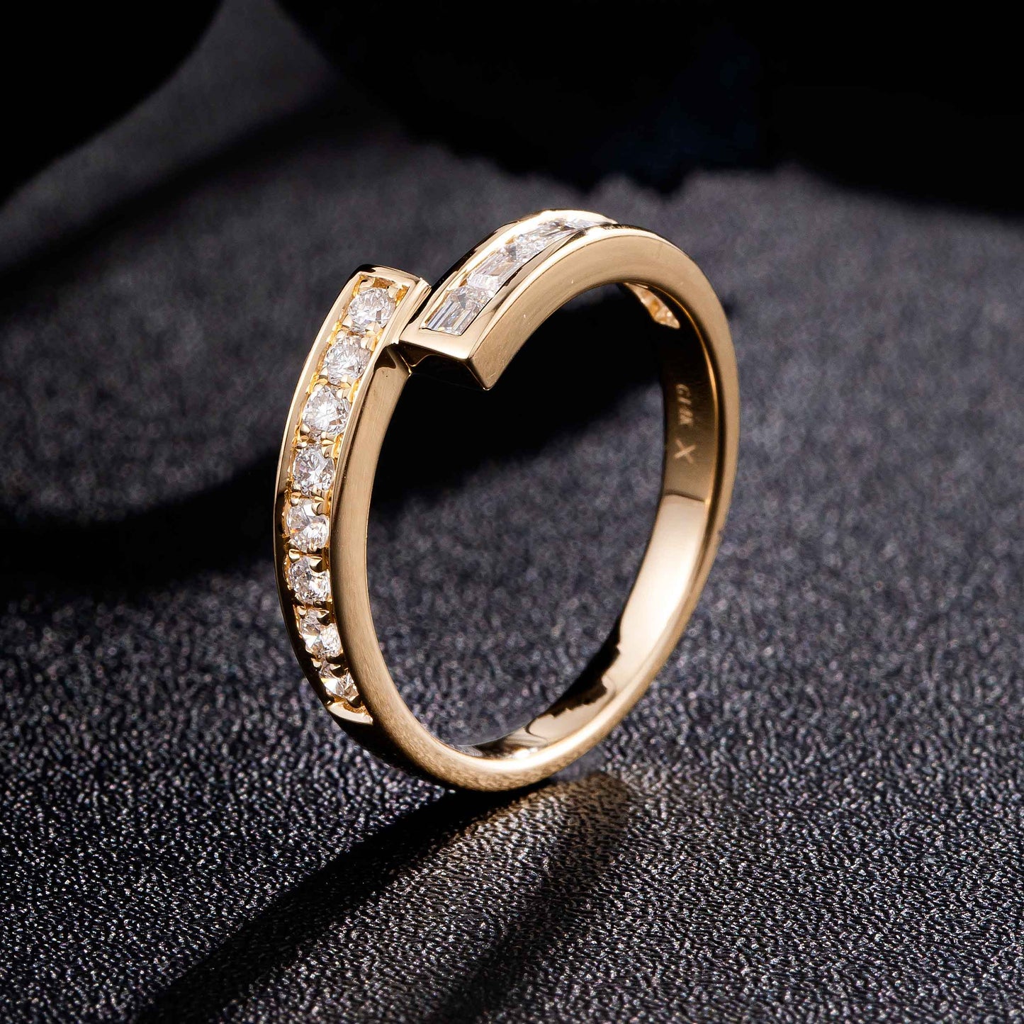 14K 金培育鑽石戒指 ZBR0073 | 0.46ct 主石六爪鑲嵌 | 精緻副石點綴