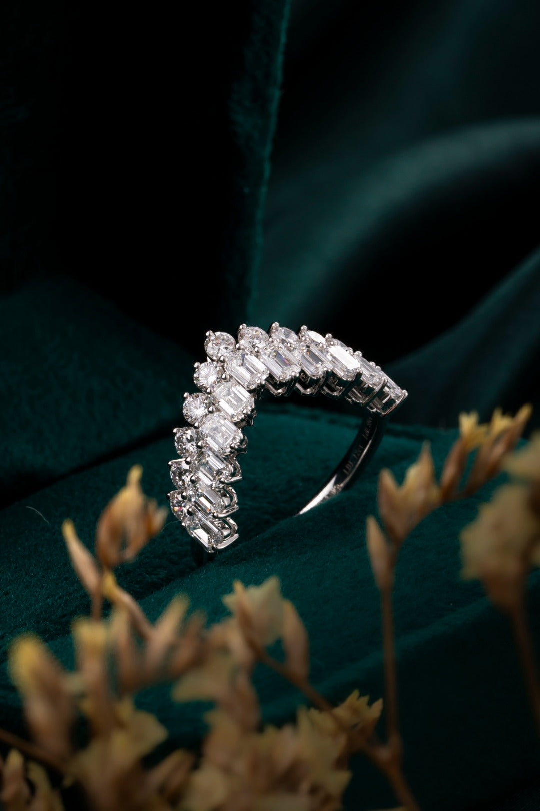 ZBR0309
P503620
14K金培育钻戒指-15#
金重：2.35g
主石：1.12ct-11pc  副石：0.59ct-11pc