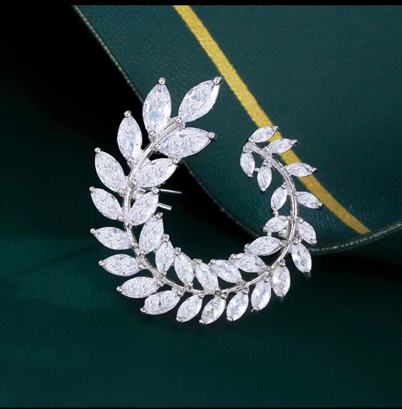 女性奢華橄欖枝葉胸針 - 立方鋯石水晶圍巾扣